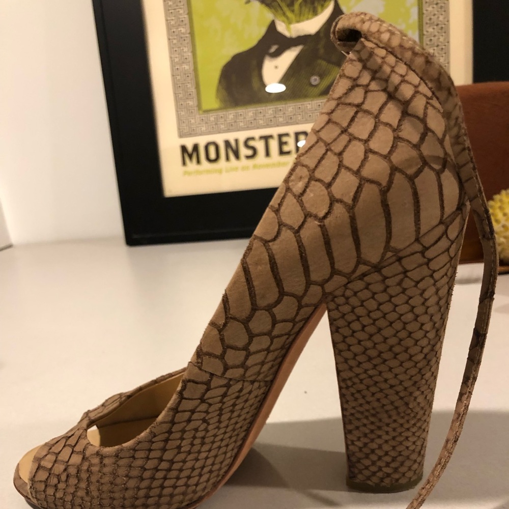 Guisepee peep toes with stacked heel.